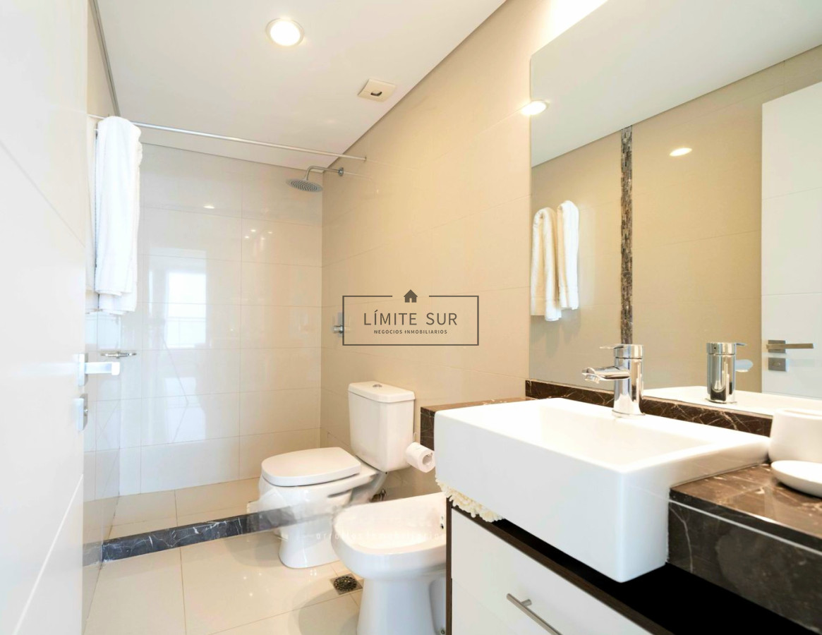 Apartamento ID.219 - VENTA: APARTAMENTO 3 DORMITORIOS EDIFICIO CRUCEROS PLAYA MANSA