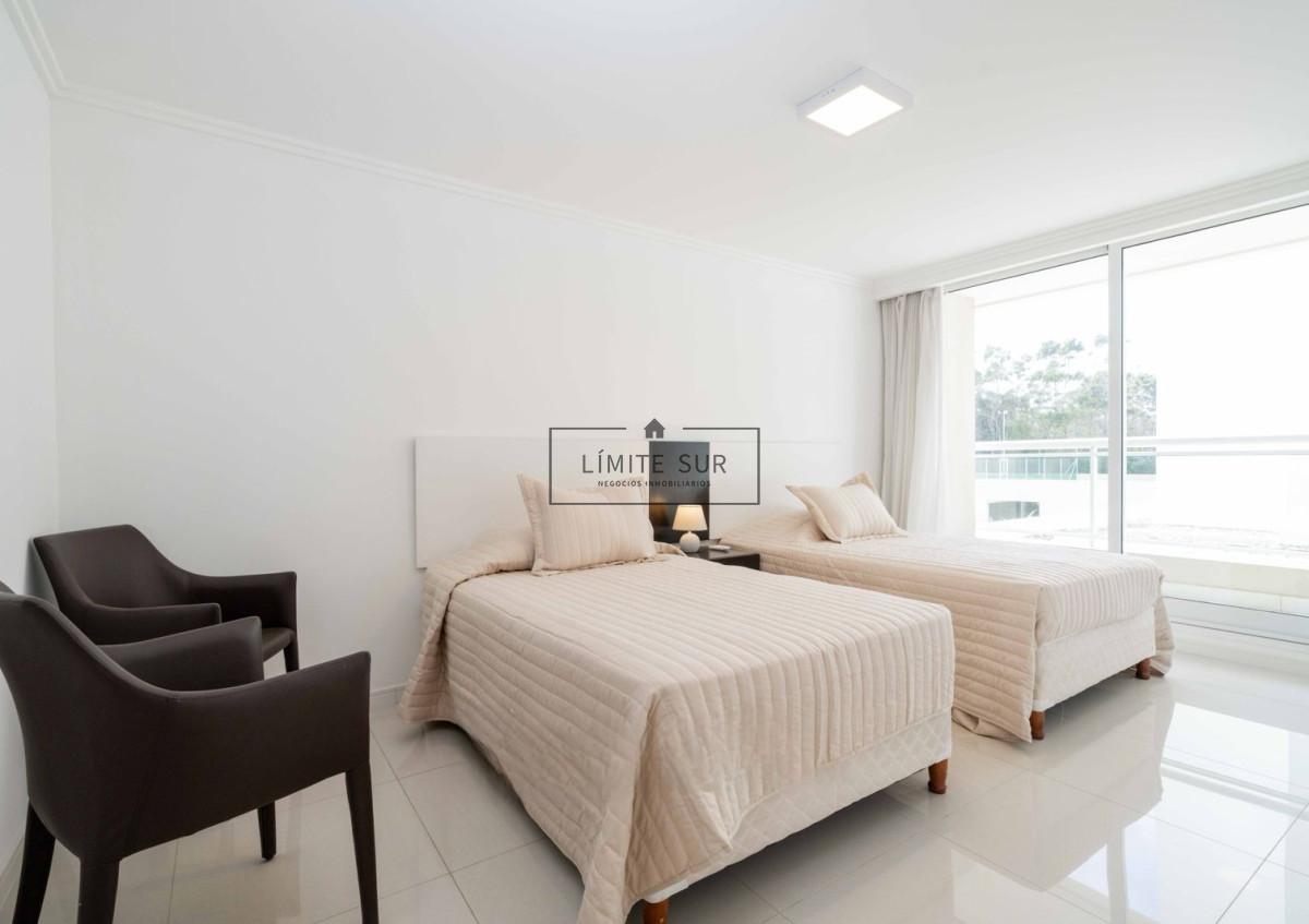 Apartamento ID.219 - VENTA: APARTAMENTO 3 DORMITORIOS EDIFICIO CRUCEROS PLAYA MANSA