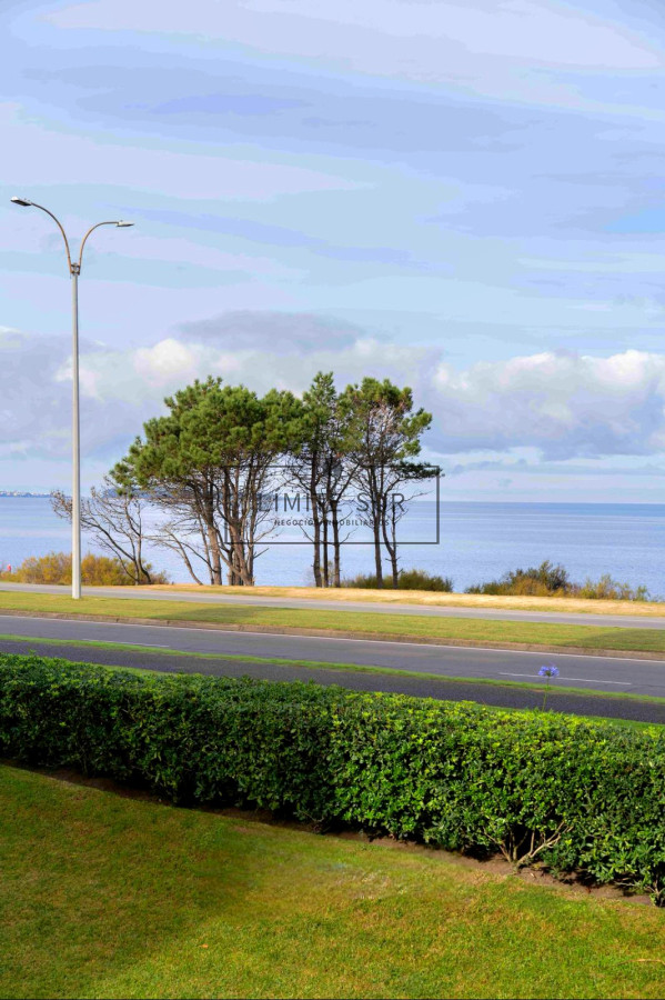 Apartamento ID.219 - VENTA: APARTAMENTO 3 DORMITORIOS EDIFICIO CRUCEROS PLAYA MANSA