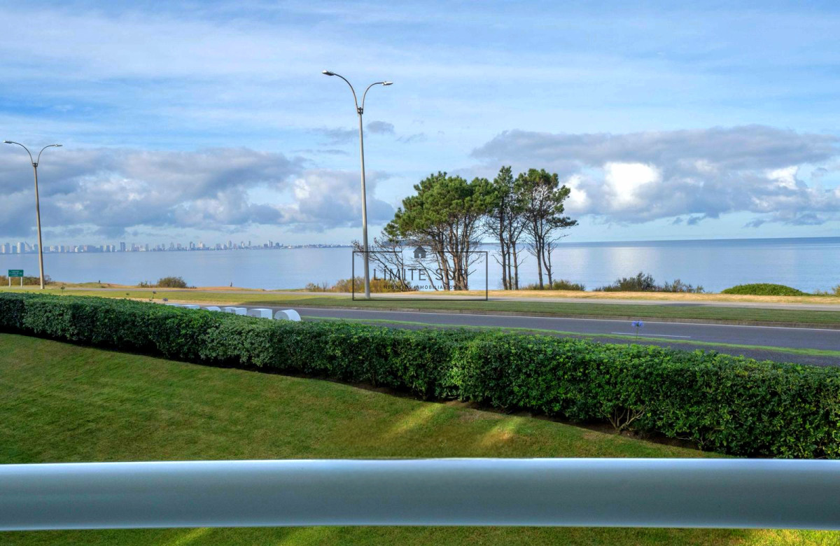 Apartamento ID.219 - VENTA: APARTAMENTO 3 DORMITORIOS EDIFICIO CRUCEROS PLAYA MANSA