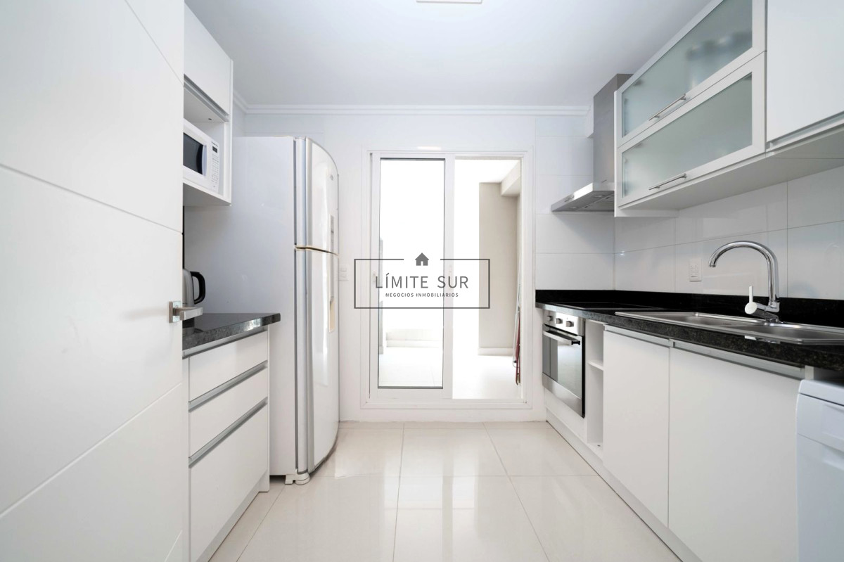 Apartamento ID.219 - VENTA: APARTAMENTO 3 DORMITORIOS EDIFICIO CRUCEROS PLAYA MANSA