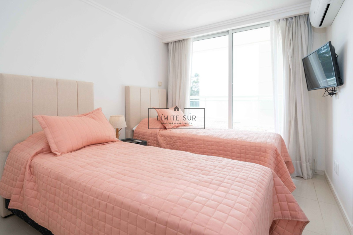 Apartamento ID.219 - VENTA: APARTAMENTO 3 DORMITORIOS EDIFICIO CRUCEROS PLAYA MANSA