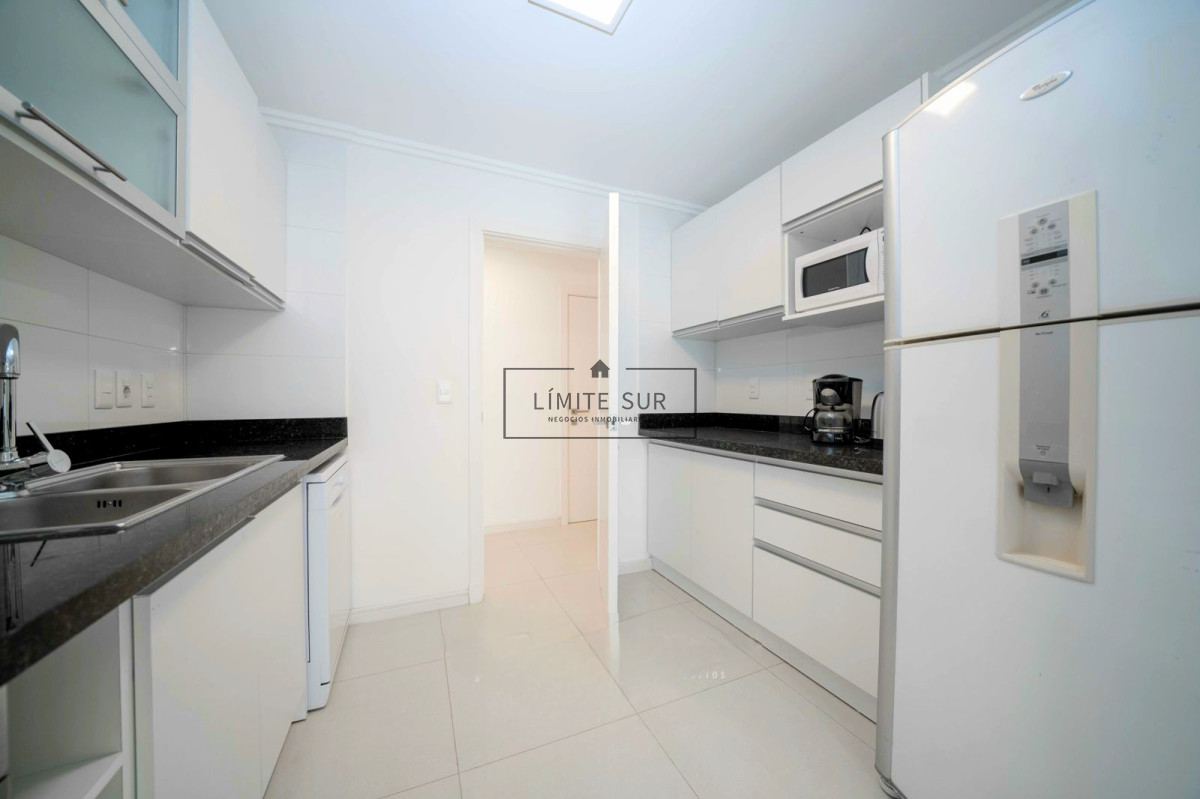 Apartamento ID.219 - VENTA: APARTAMENTO 3 DORMITORIOS EDIFICIO CRUCEROS PLAYA MANSA