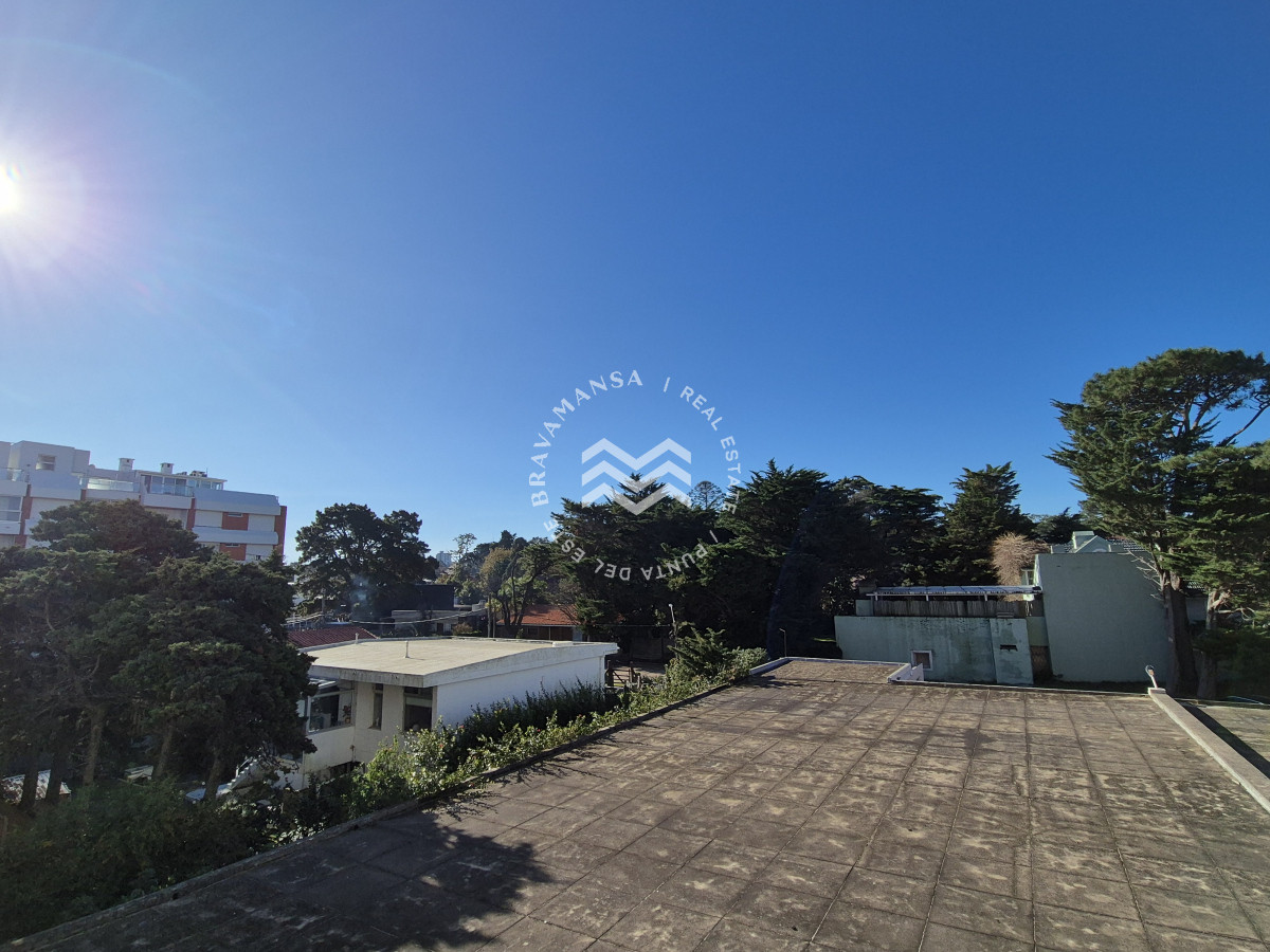 Apartamento ID.503 - Apartamento 1 dormitorio en venta con vista al Mar edificio primera línea Playa Mansa Punta del Este