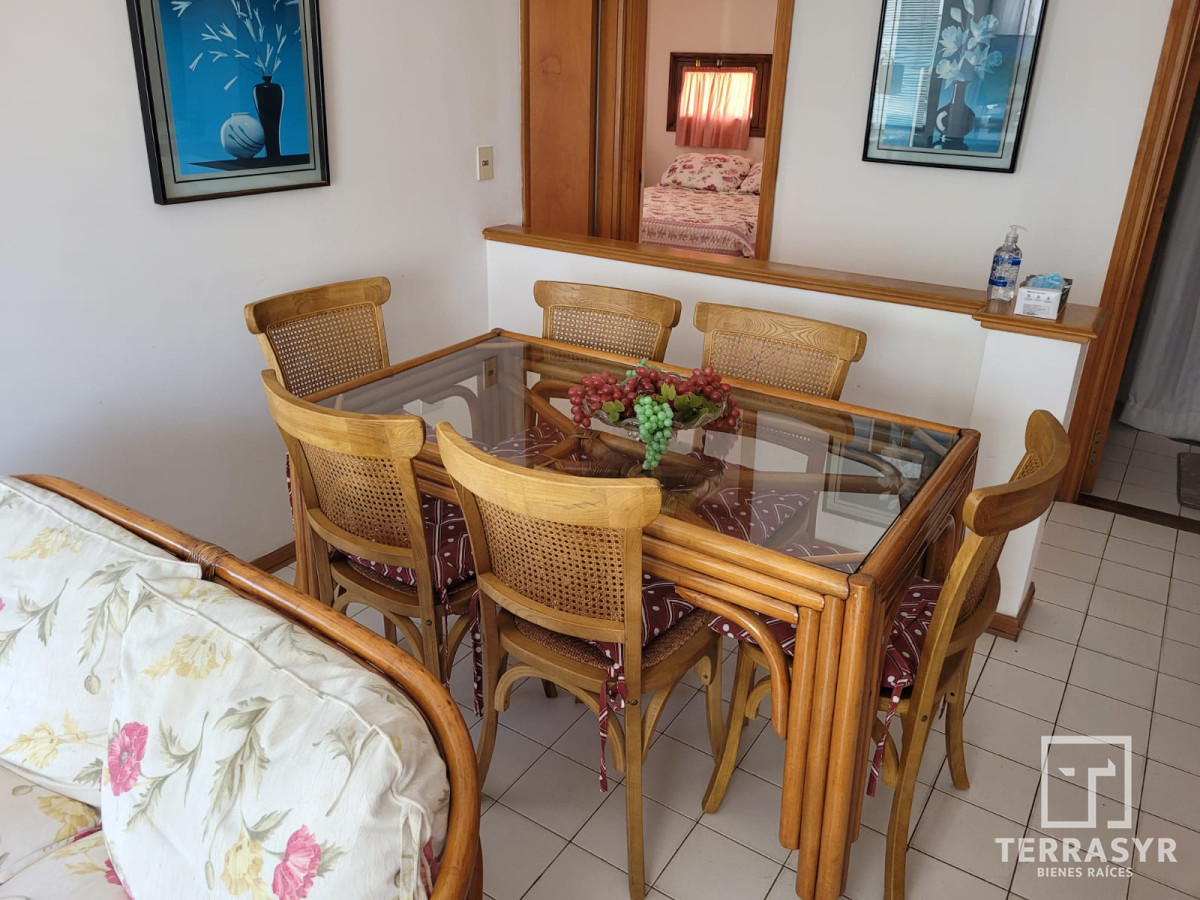 Apartamento ID.138 - Apartamento de 2 dormitorios con garage Península excelente ubicación