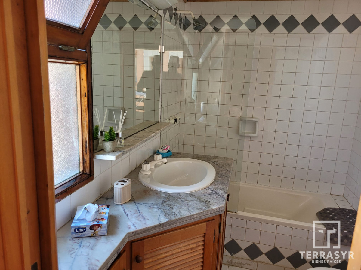 Apartamento ID.138 - Apartamento de 2 dormitorios con garage Península excelente ubicación