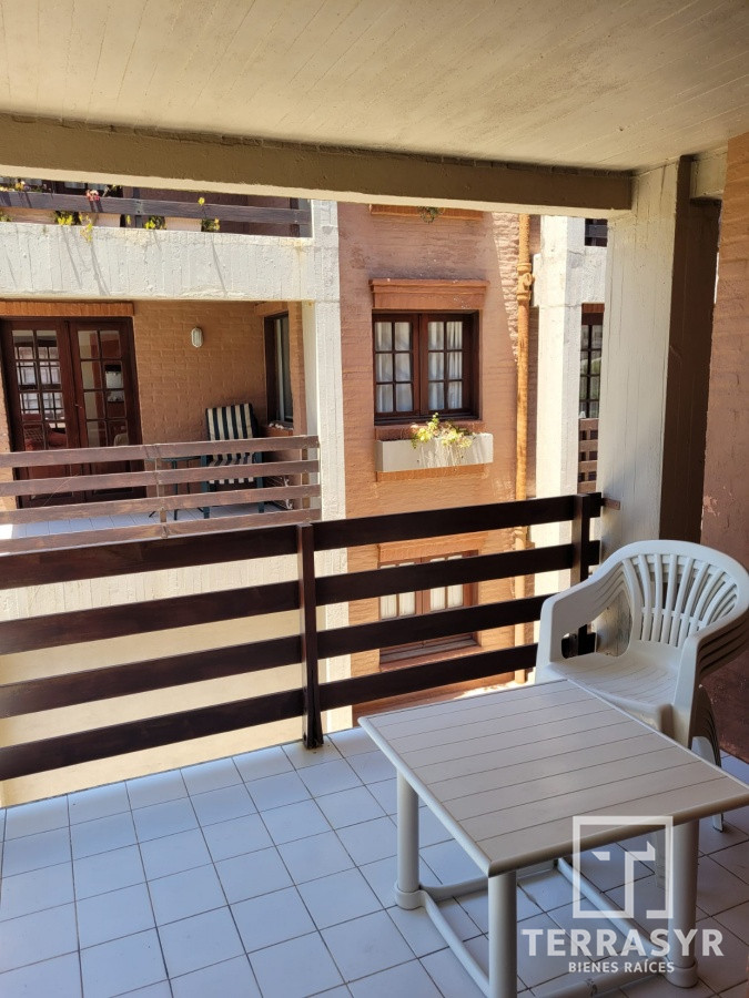 Apartamento ID.138 - Apartamento de 2 dormitorios con garage Península excelente ubicación