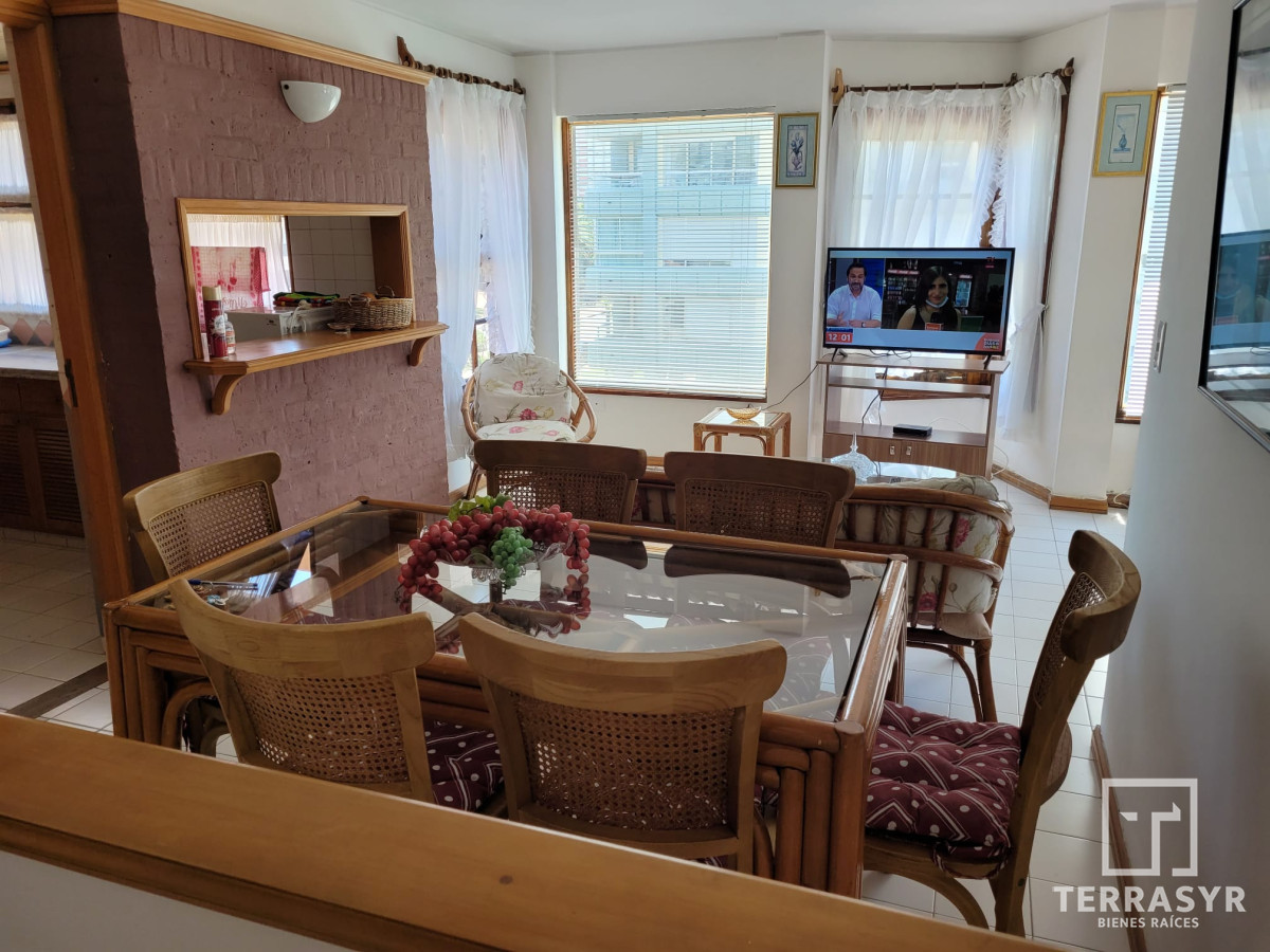 Apartamento ID.138 - Apartamento de 2 dormitorios con garage Península excelente ubicación