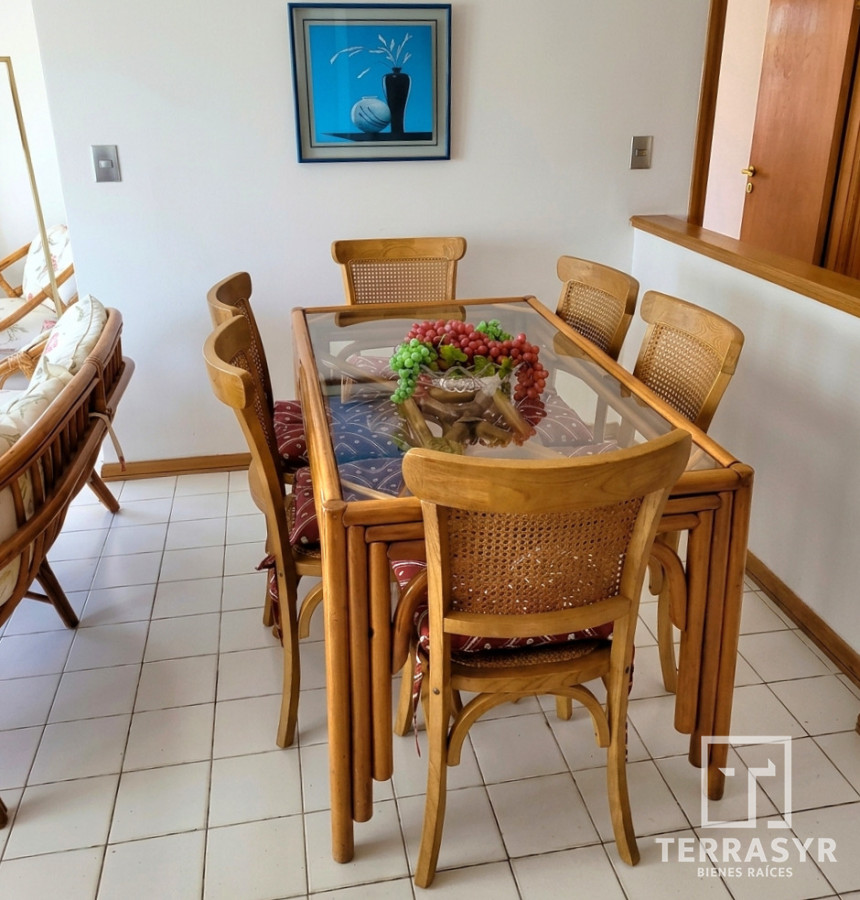 Apartamento ID.138 - Apartamento de 2 dormitorios con garage Península excelente ubicación