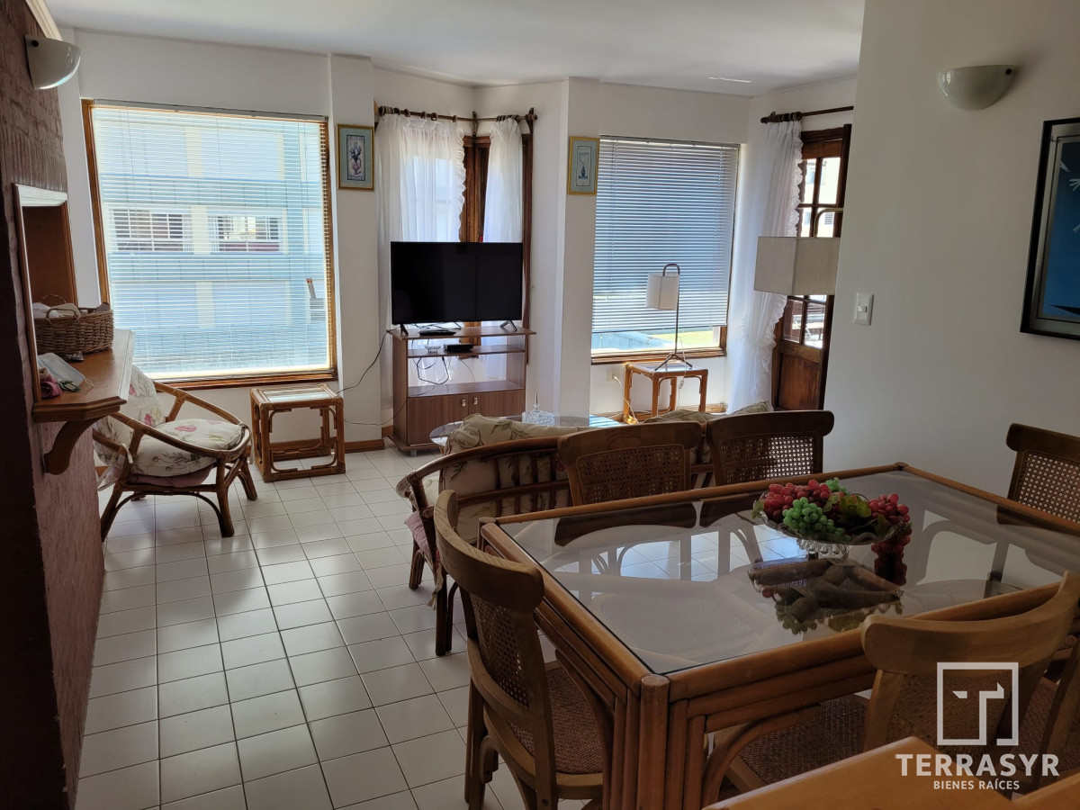 Apartamento ID.138 - Apartamento de 2 dormitorios con garage Península excelente ubicación