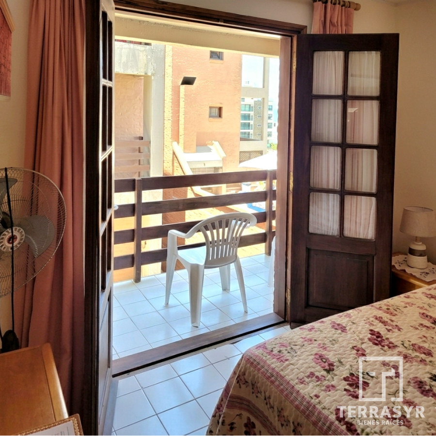Apartamento ID.138 - Apartamento de 2 dormitorios con garage Península excelente ubicación