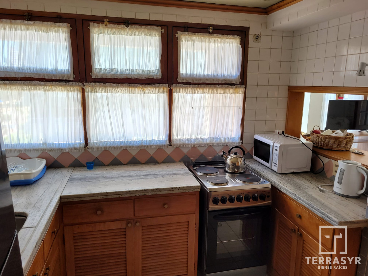 Apartamento ID.138 - Apartamento de 2 dormitorios con garage Península excelente ubicación