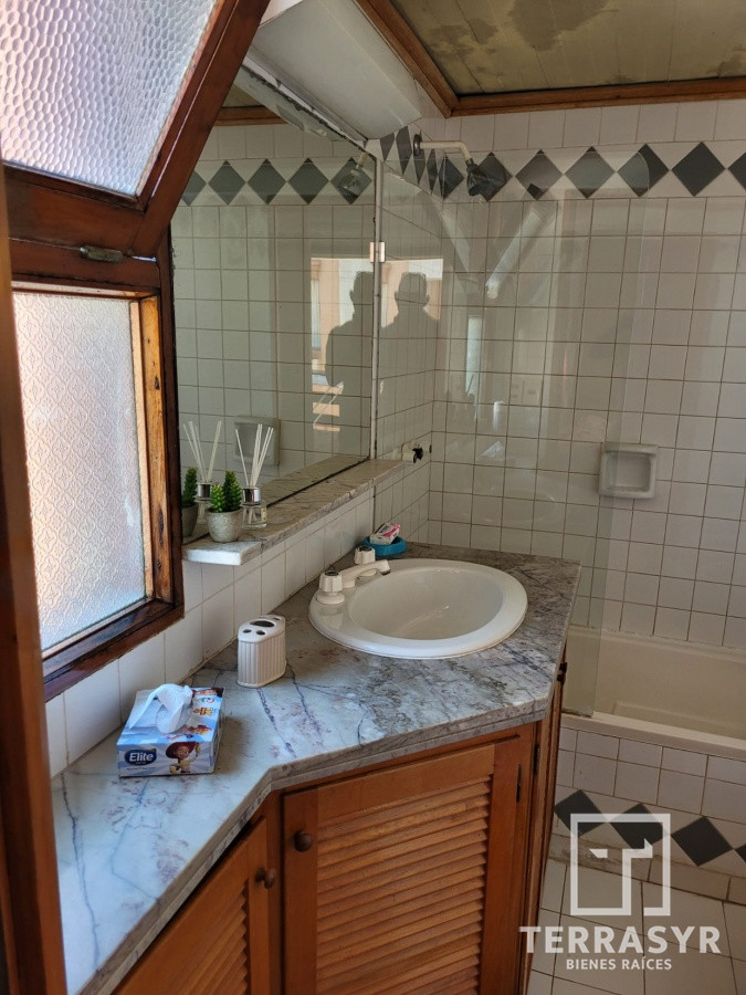 Apartamento ID.138 - Apartamento de 2 dormitorios con garage Península excelente ubicación