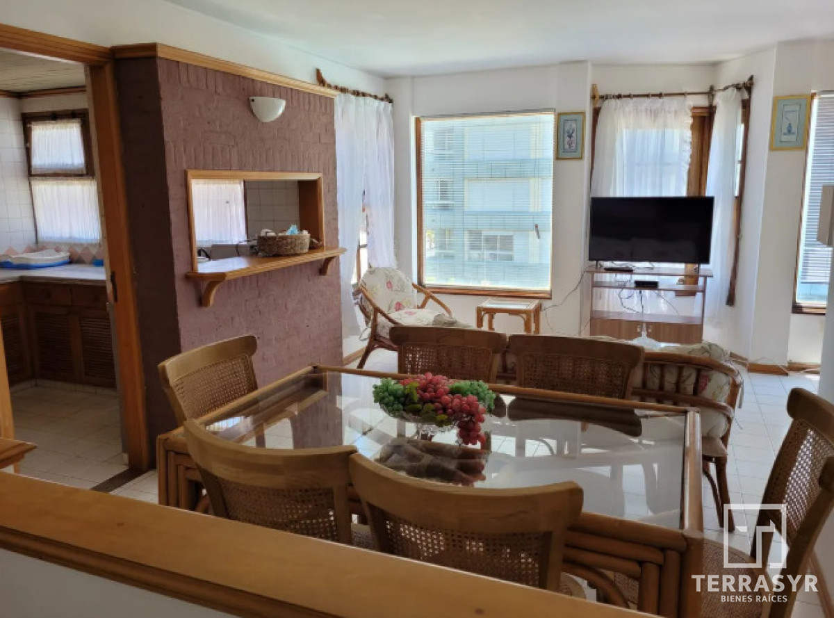 Apartamento ID.138 - Apartamento de 2 dormitorios con garage Península excelente ubicación