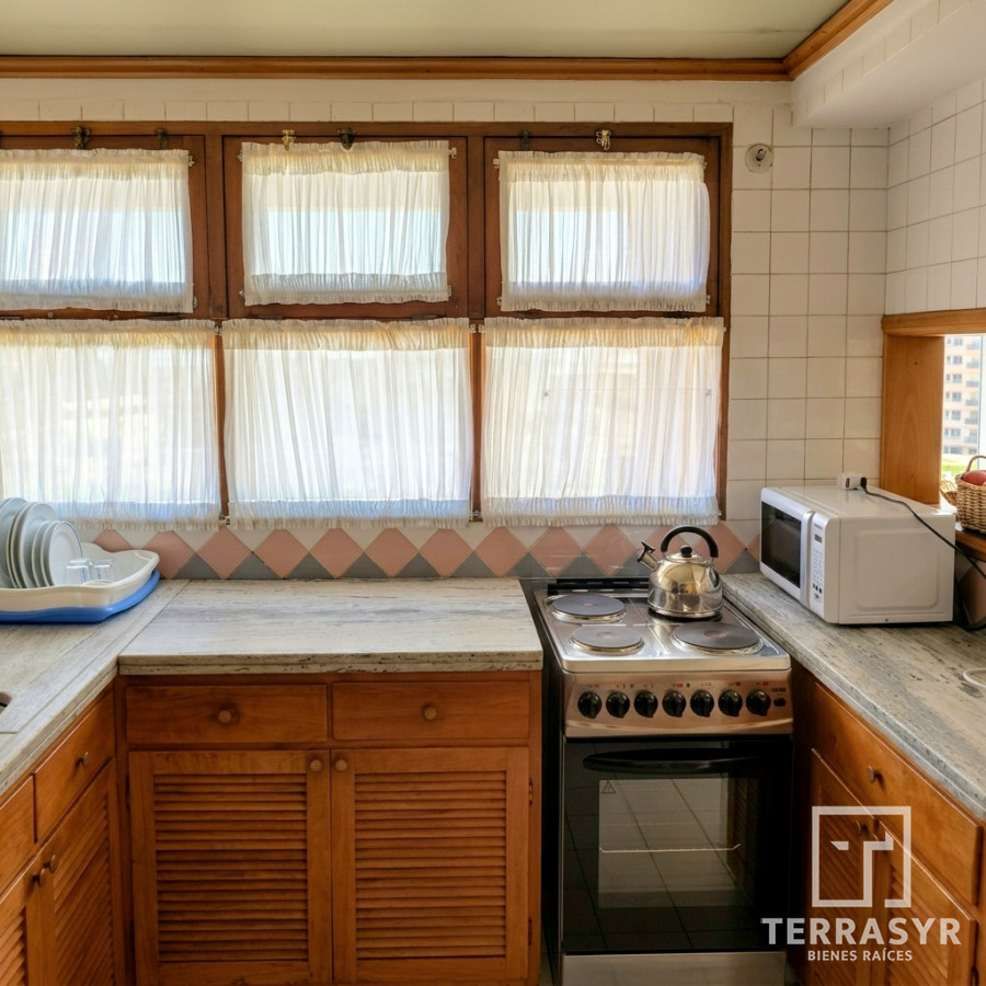 Apartamento ID.138 - Apartamento de 2 dormitorios con garage Península excelente ubicación