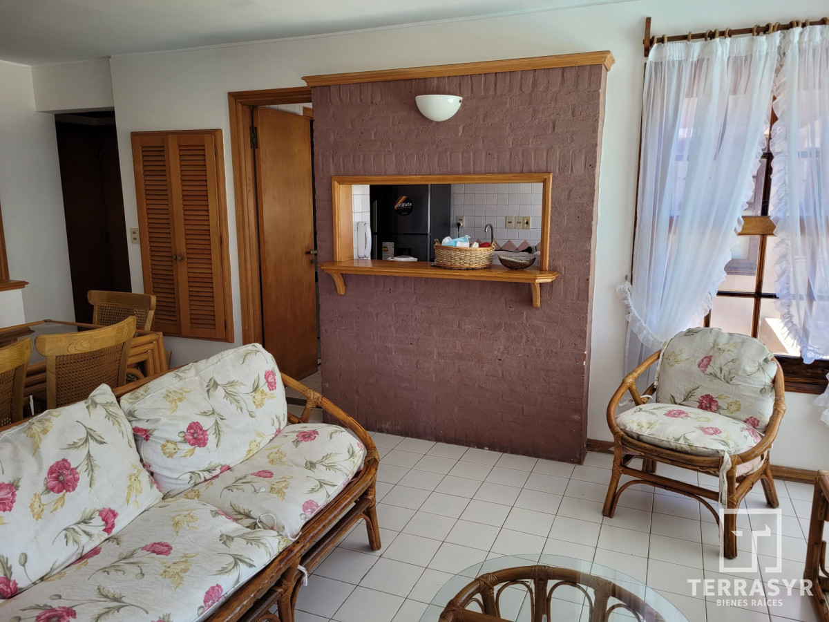 Apartamento ID.138 - Apartamento de 2 dormitorios con garage Península excelente ubicación