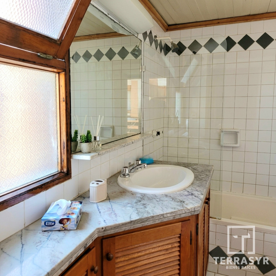 Apartamento ID.138 - Apartamento de 2 dormitorios con garage Península excelente ubicación