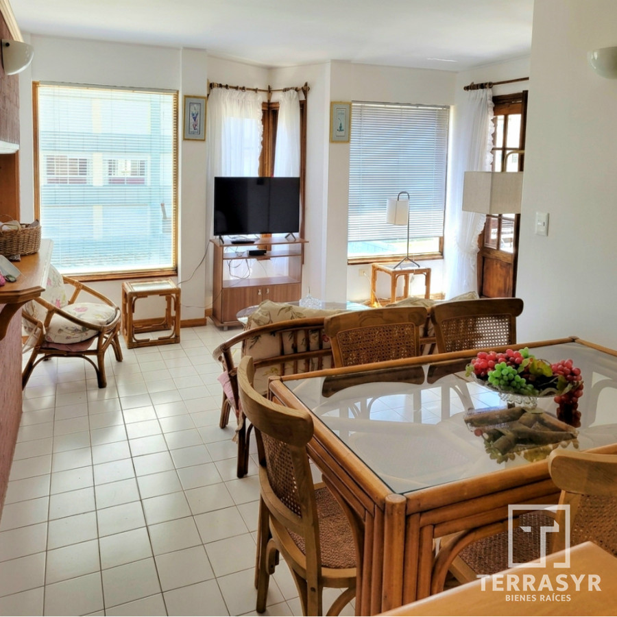 Apartamento ID.138 - Apartamento de 2 dormitorios con garage Península excelente ubicación