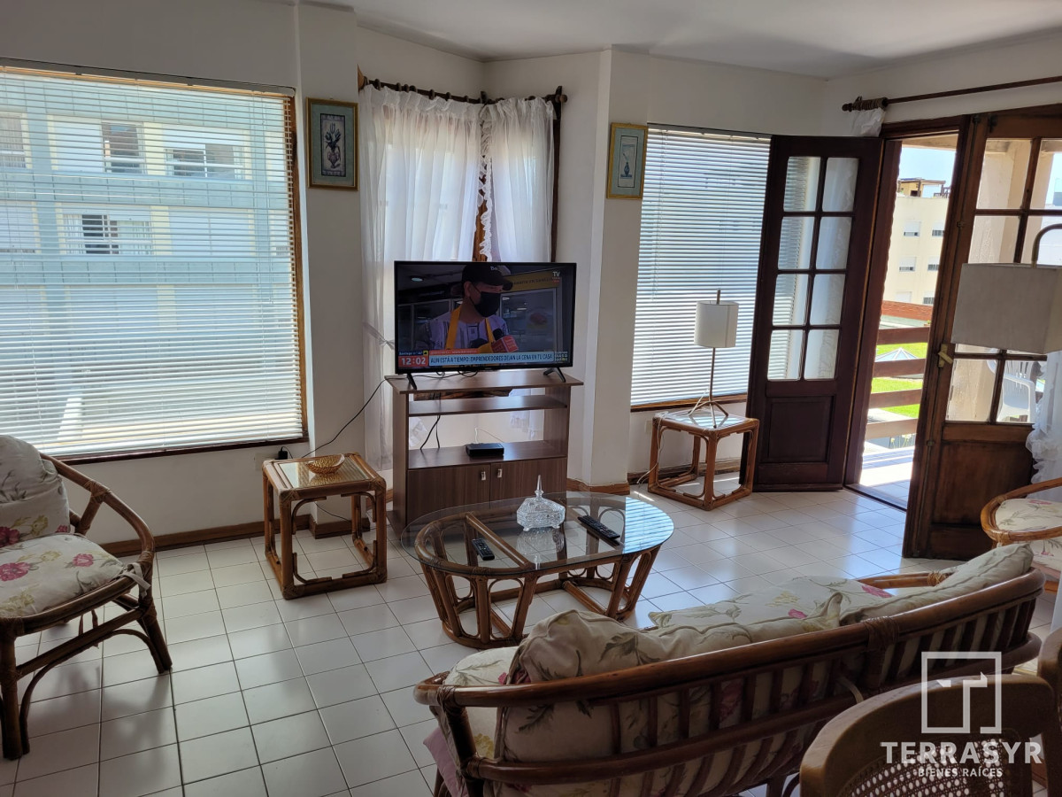 Apartamento ID.138 - Apartamento de 2 dormitorios con garage Península excelente ubicación