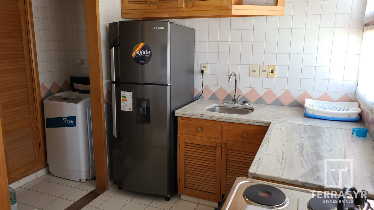 Apartamento ID.138 - Apartamento de 2 dormitorios con garage Península excelente ubicación