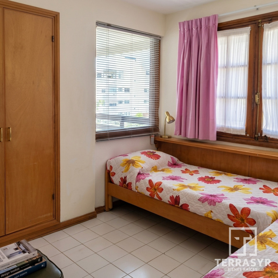 Apartamento ID.138 - Apartamento de 2 dormitorios con garage Península excelente ubicación