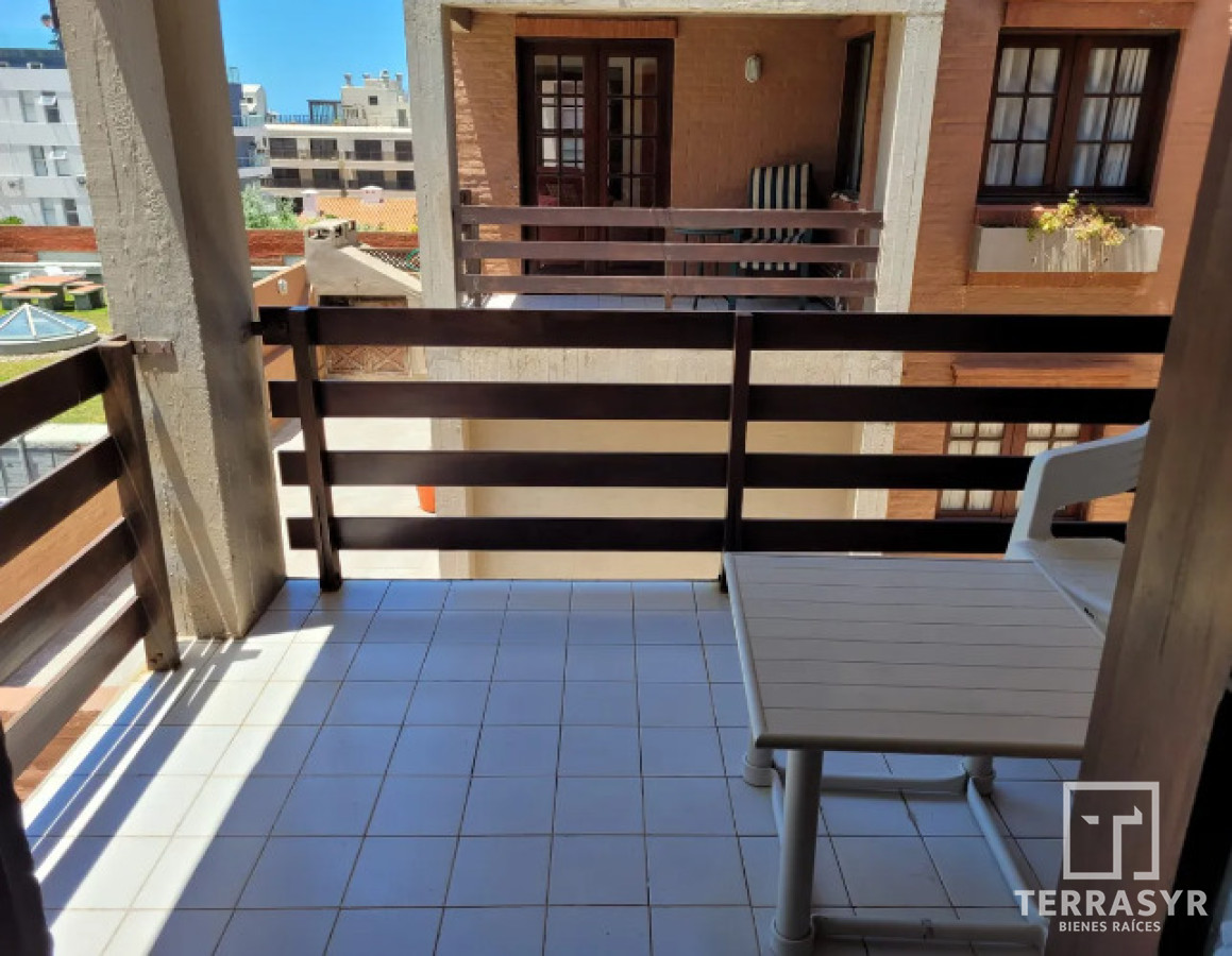 Apartamento ID.138 - Apartamento de 2 dormitorios con garage Península excelente ubicación