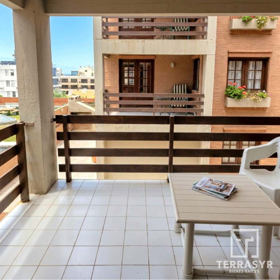 Apartamento ID.138 - Apartamento de 2 dormitorios con garage Península excelente ubicación