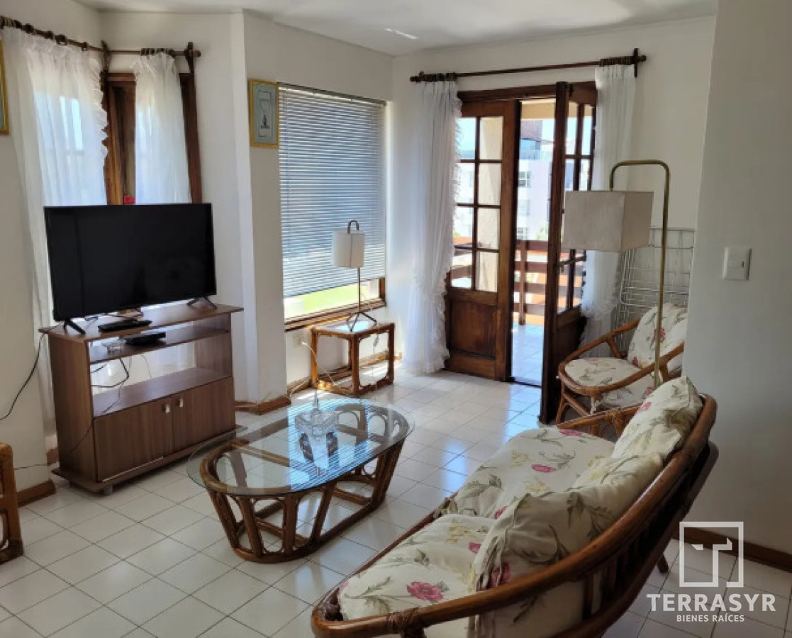 Apartamento ID.138 - Apartamento de 2 dormitorios con garage Península excelente ubicación