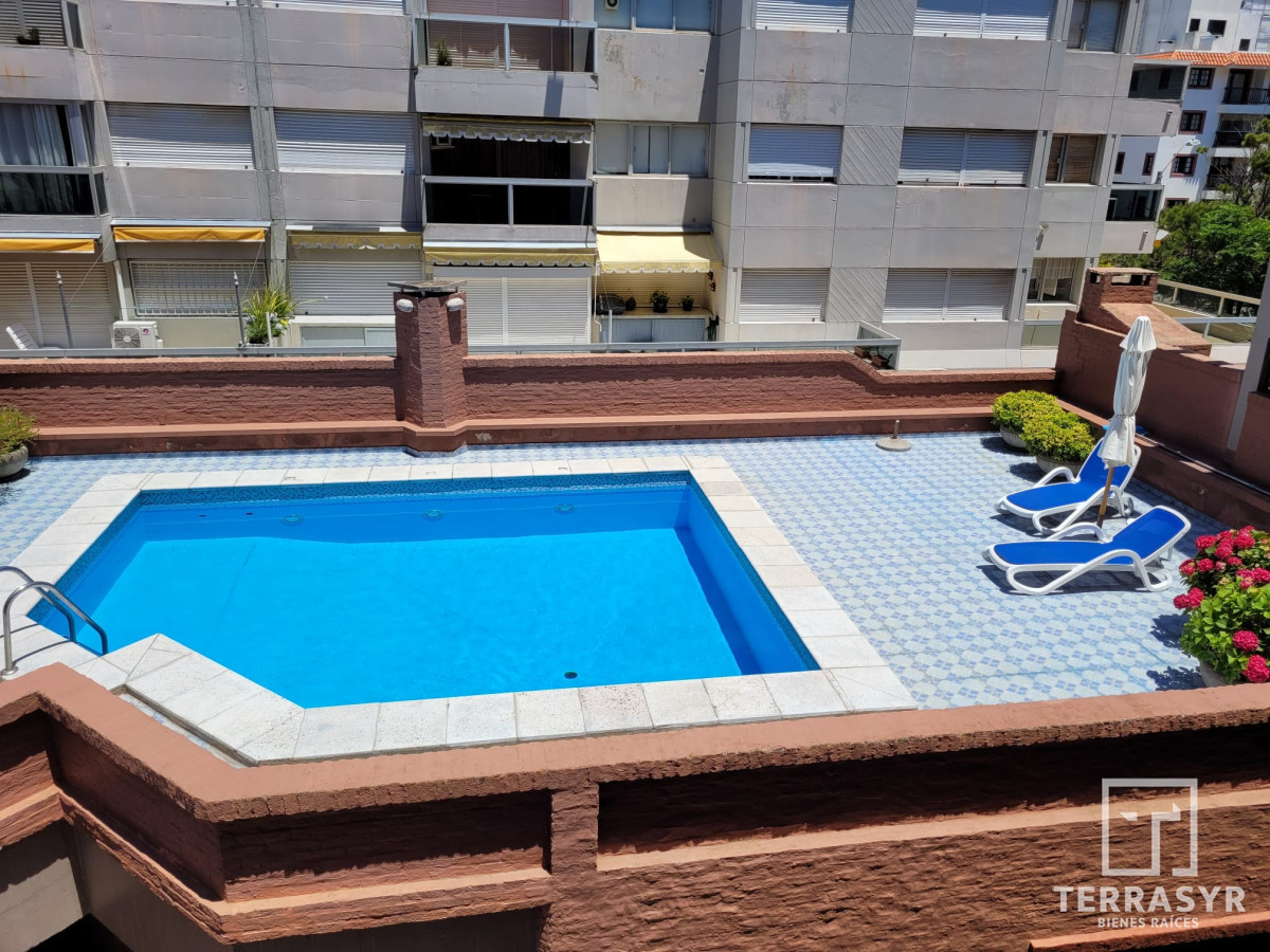 Apartamento ID.138 - Apartamento de 2 dormitorios con garage Península excelente ubicación