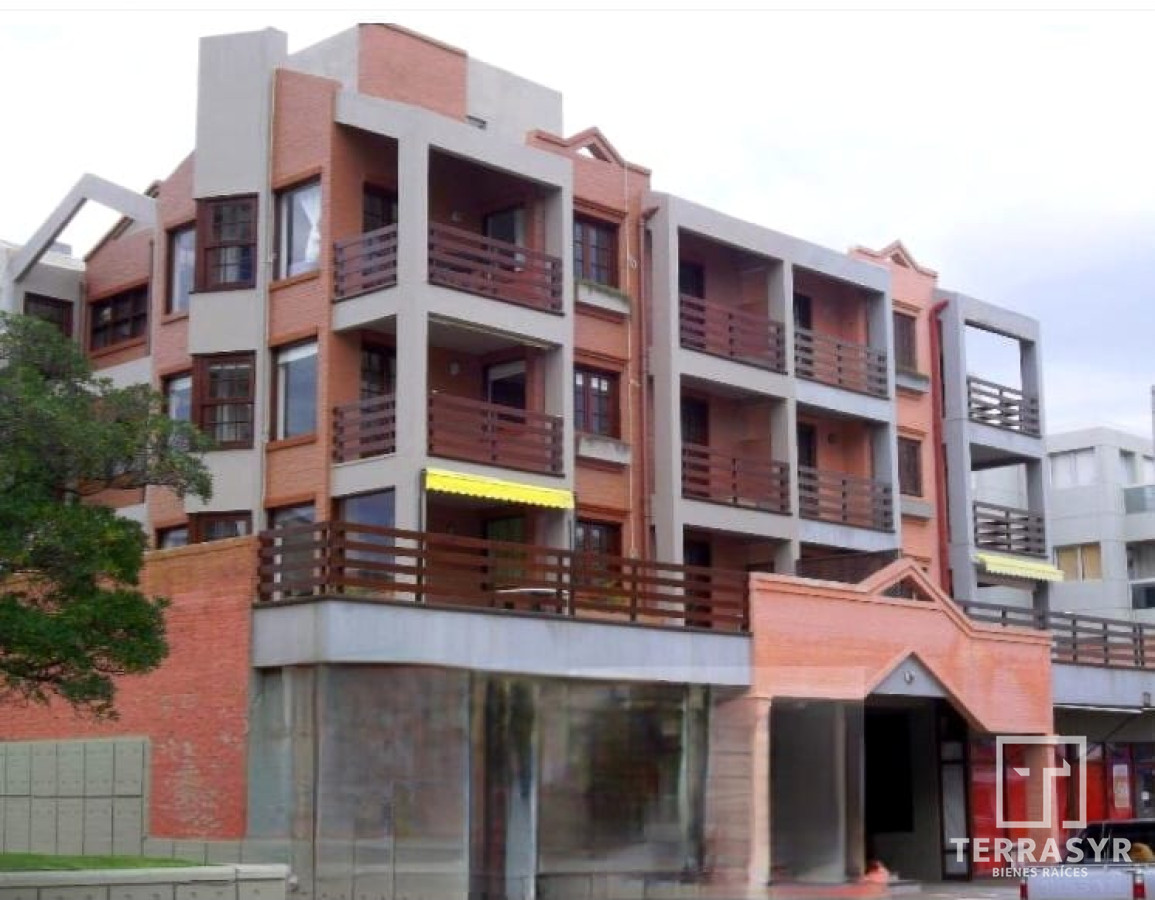 Apartamento ID.138 - Apartamento de 2 dormitorios con garage Península excelente ubicación