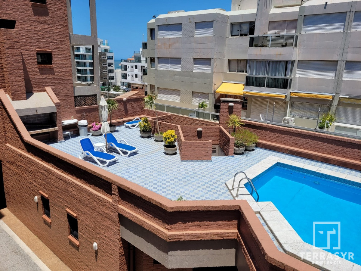 Apartamento ID.138 - Apartamento de 2 dormitorios con garage Península excelente ubicación