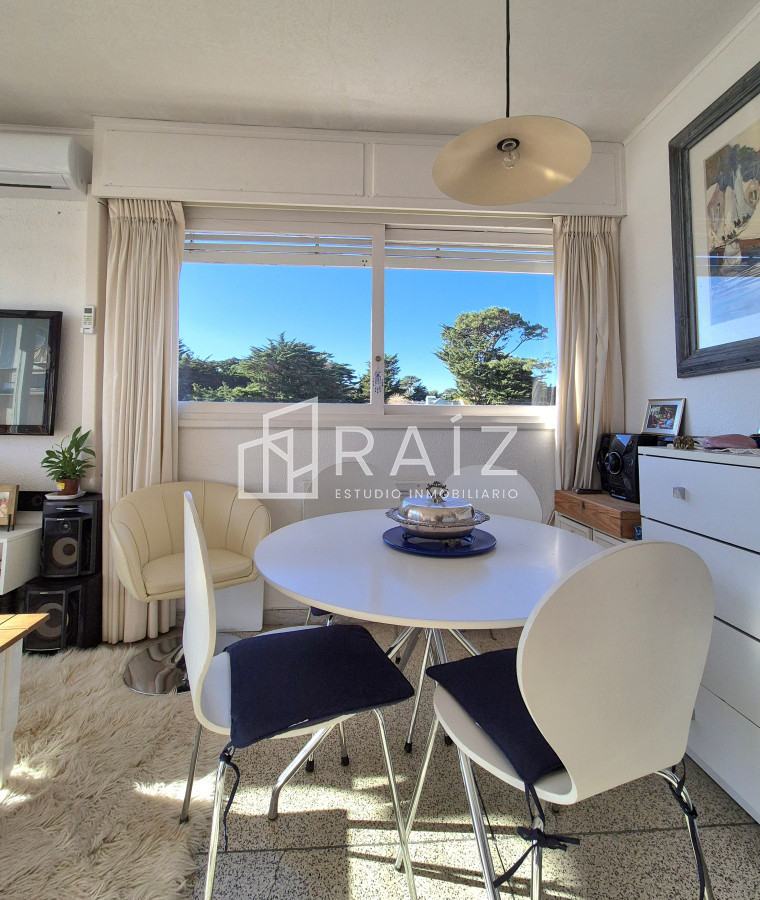 Apartamento ID.11068 - Apartamento 1 dormitorio en venta con vista al Mar edificio primera línea Playa Mansa Punta del Este
