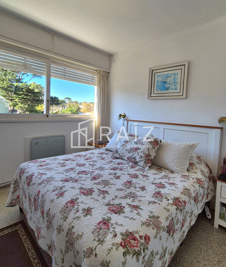 Apartamento ID.11068 - Apartamento 1 dormitorio en venta con vista al Mar edificio primera línea Playa Mansa Punta del Este