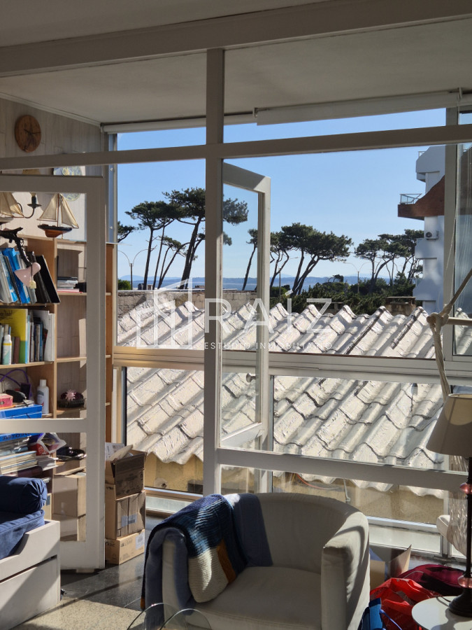 Apartamento ID.11068 - Apartamento 1 dormitorio en venta con vista al Mar edificio primera línea Playa Mansa Punta del Este