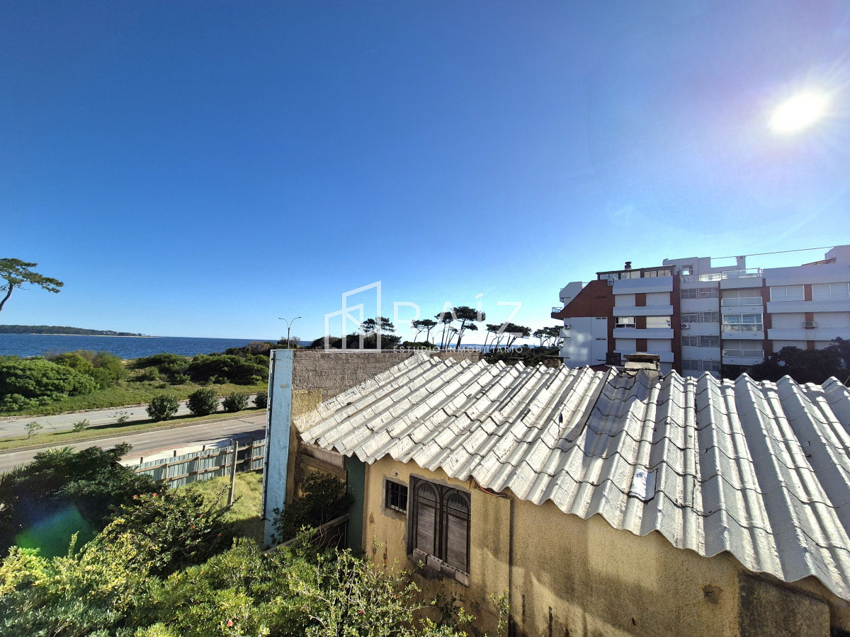 Apartamento ID.11068 - Apartamento 1 dormitorio en venta con vista al Mar edificio primera línea Playa Mansa Punta del Este