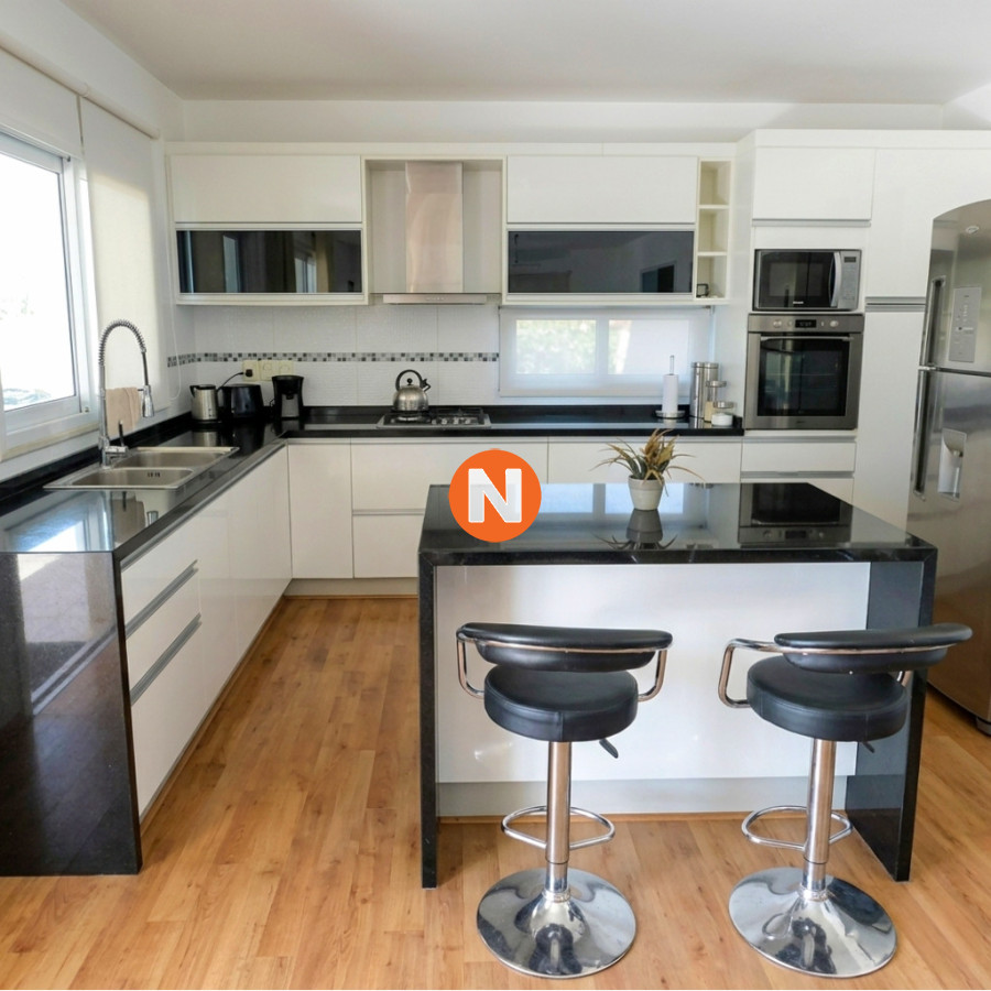 Casa Ref.225407 - Casa moderna de 3 dormitorios estilo minimalista cercana al mar Playa Mansa Punta del Este