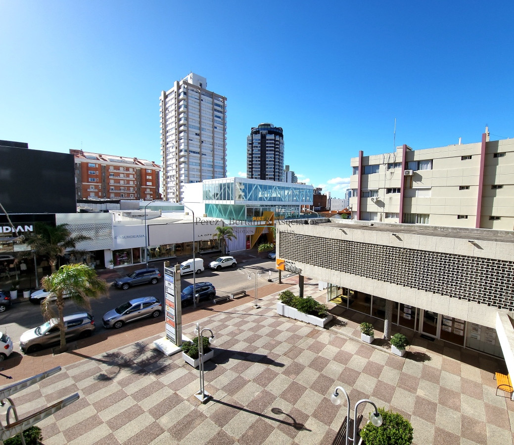 Apartamento ID.526 - Excelente Oportunidad para inversores en Punta del Este 2 dormitorios reciclado