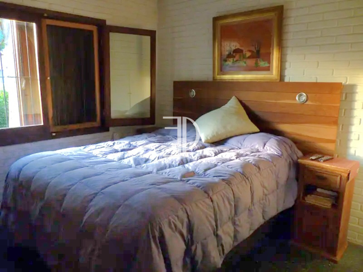 Casa ID.274 - Casa 3 dormitorios construcción tradicional con piscina Playa Mansa Punta del Este