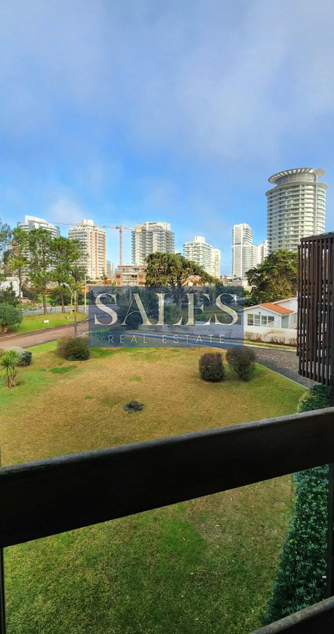 Apartamento ID.809 - Oportunidad 2 dormitorios 2 baños terraza cochera y estufa a leña Aidy Grill Punta del Este