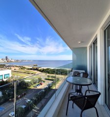 Apartamento moderno piso alto vista al mar Playa Mansa Punta del Este