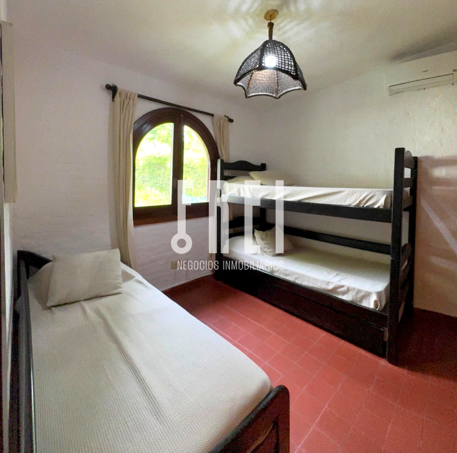 Casa ID.355 - Casa 2 dormitorios + 2 dependencias completas en Pinares con piscina climatizada y barbacoa cercana al mar Punta del Este