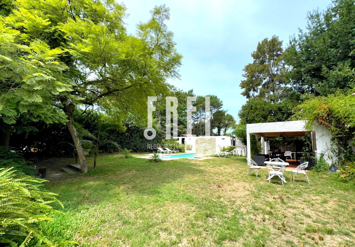 Casa ID.355 - Casa 2 dormitorios + 2 dependencias completas en Pinares con piscina climatizada y barbacoa cercana al mar Punta del Este