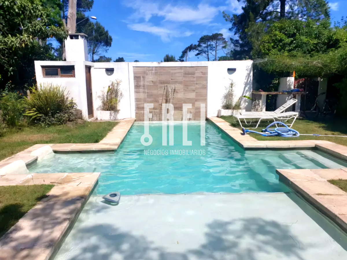 Casa ID.355 - Casa 2 dormitorios + 2 dependencias completas en Pinares con piscina climatizada y barbacoa cercana al mar Punta del Este