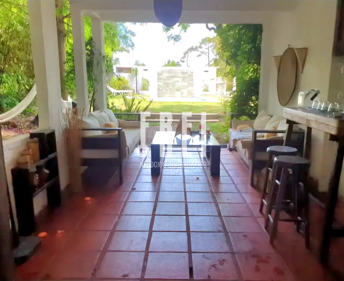 Casa ID.355 - Casa 2 dormitorios + 2 dependencias completas en Pinares con piscina climatizada y barbacoa cercana al mar Punta del Este