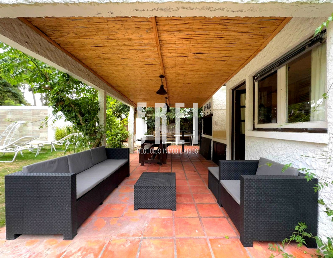 Casa ID.355 - Casa 2 dormitorios + 2 dependencias completas en Pinares con piscina climatizada y barbacoa cercana al mar Punta del Este
