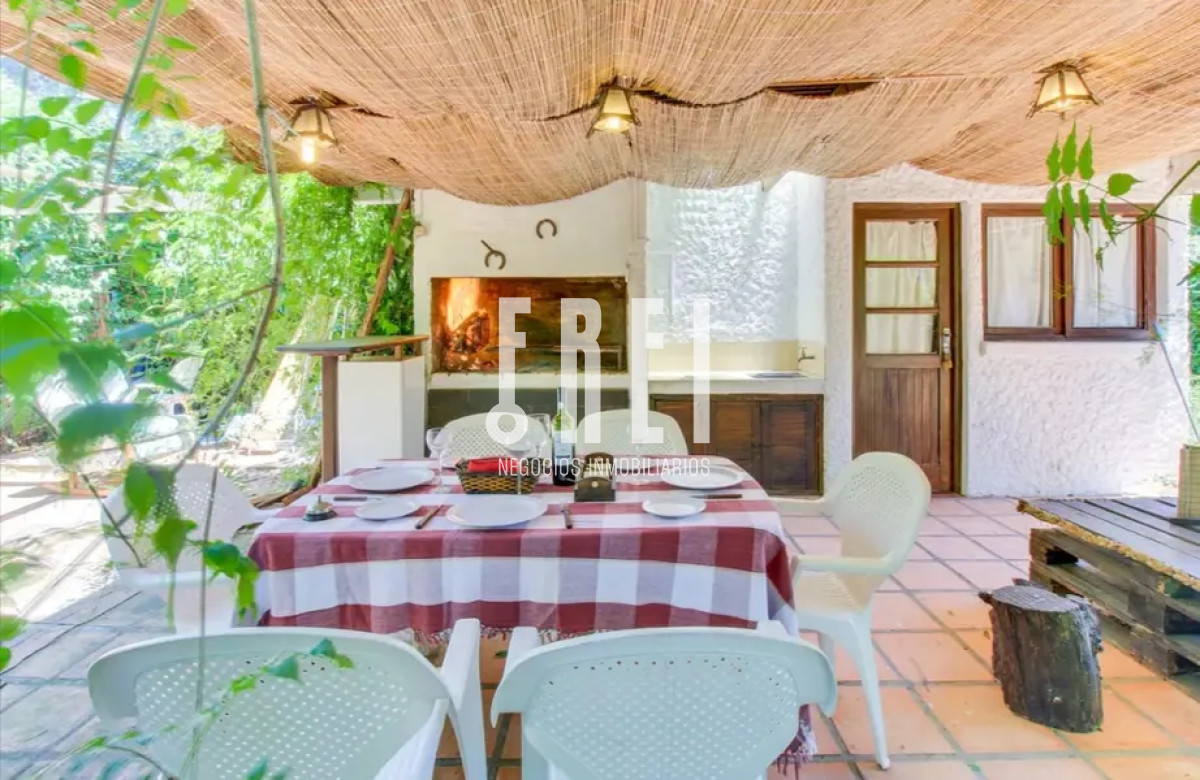 Casa ID.355 - Casa 2 dormitorios + 2 dependencias completas en Pinares con piscina climatizada y barbacoa cercana al mar Punta del Este