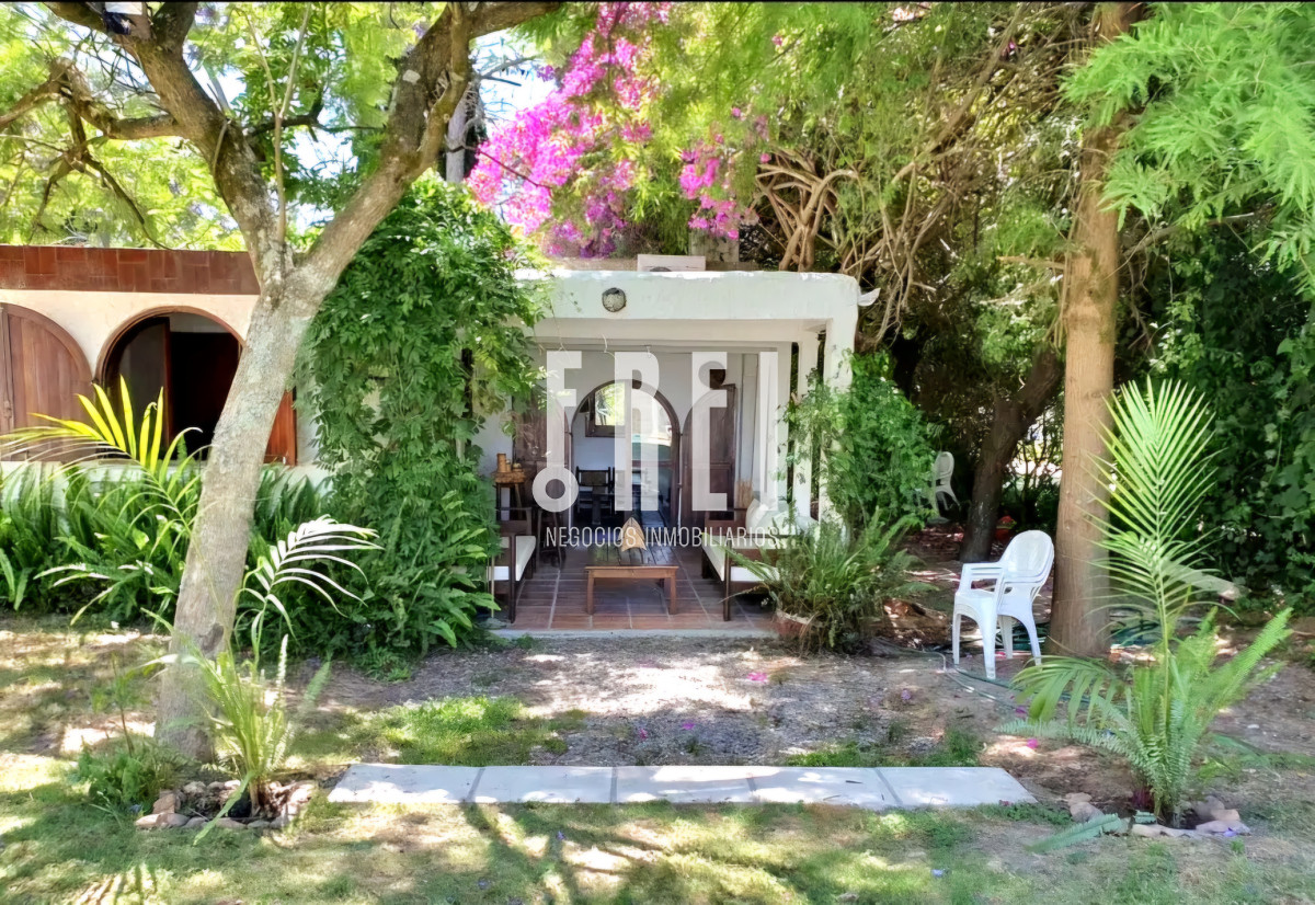 Casa ID.355 - Casa 2 dormitorios + 2 dependencias completas en Pinares con piscina climatizada y barbacoa cercana al mar Punta del Este
