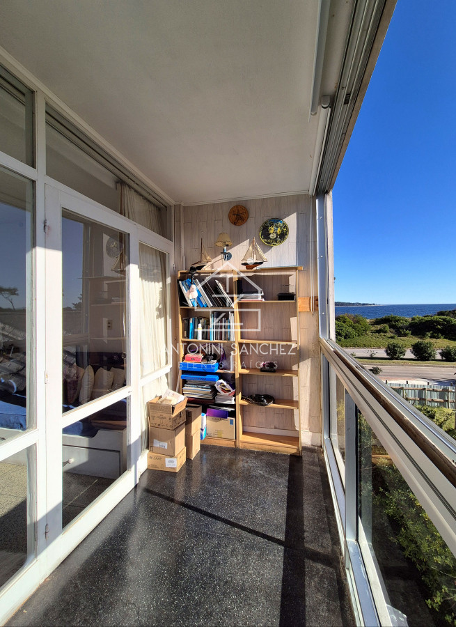Apartamento ID.2389 - Apartamento 1 dormitorio en venta con vista al Mar edificio primera línea Playa Mansa Punta del Este