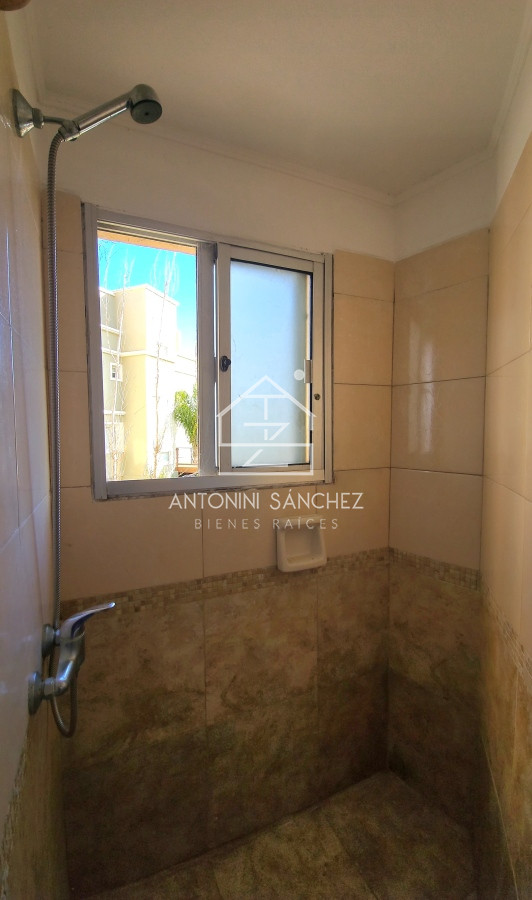 Apartamento ID.1394 - Apartamento 3 dormitorios primera linea frente al mar Playa Mansa Pinares con piscina y cochera