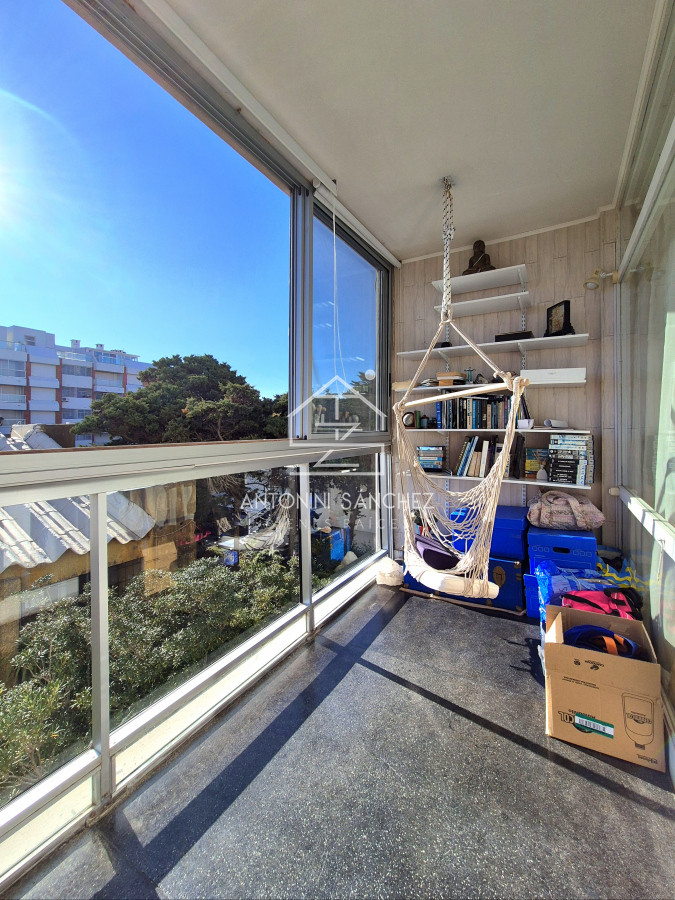 Apartamento ID.2389 - Apartamento 1 dormitorio en venta con vista al Mar edificio primera línea Playa Mansa Punta del Este